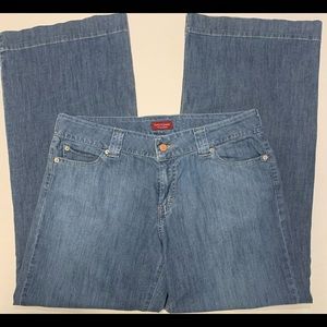 Womens Levi's Wide Leg Jeans. Size 14.